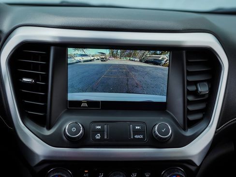 Used 2023 GMC Acadia SLT image 32