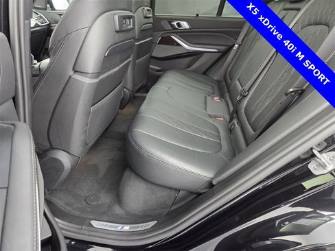Used 2021 BMW X5 xDrive40i w/ M Sport Package image 31