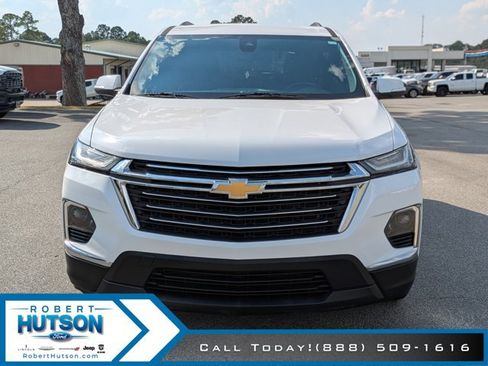 Used 2022 Chevrolet Traverse LT image 3