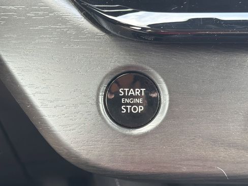 Certified 2025 Nissan Murano SV FWD image 5