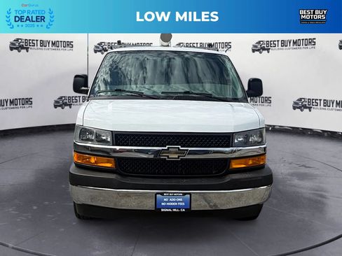 Used 2018 Chevrolet Express 2500 w/ Driver Convenience Package RWD image 2
