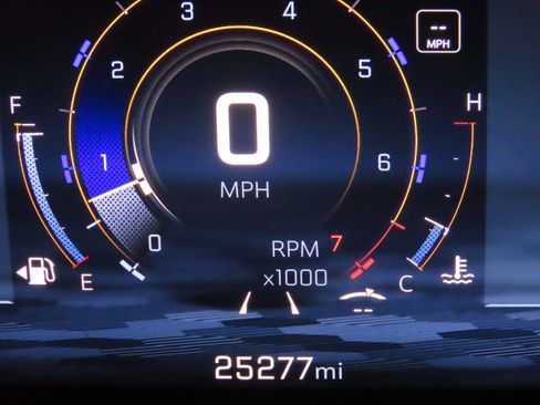 Used 2025 Chevrolet Traverse LT w/ Midnight/Sport Edition AWD/4WD image 7