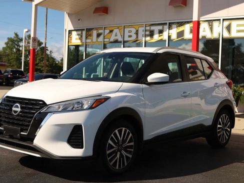 Used 2024 Nissan Kicks SV FWD image 1