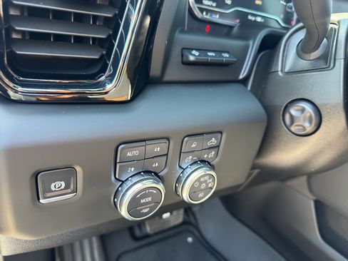 Used 2025 GMC Sierra 1500 AT4 w/ AT4 Premium Package AWD/4WD image 25