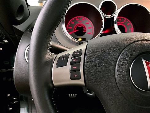 Used 2007 Pontiac Solstice Convertible w/ Premium Package RWD image 17