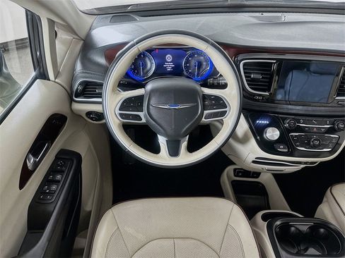 Used 2020 Chrysler Pacifica Limited w/ Tire & Wheel Group image 3