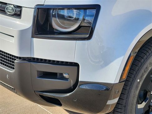 New 2026 Land Rover Defender 110 X-Dynamic SE image 5