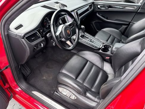 Used 2018 Porsche Macan Turbo w/ Premium Package Plus image 25