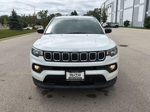 Used 2023 Jeep Compass Latitude AWD/4WD image 2
