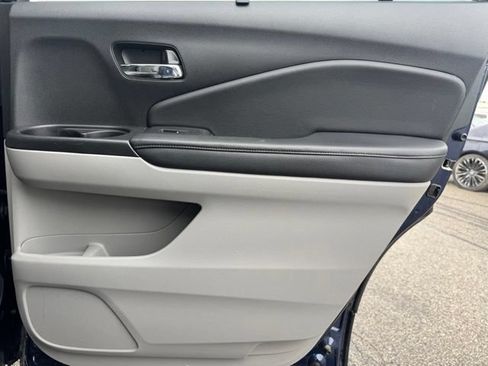 Used 2022 Honda Pilot Elite image 32