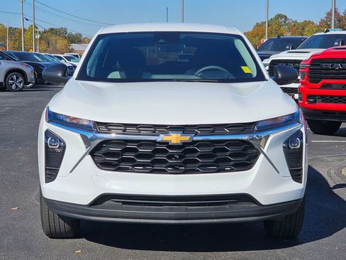 Used 2025 Chevrolet Trax LS image 4