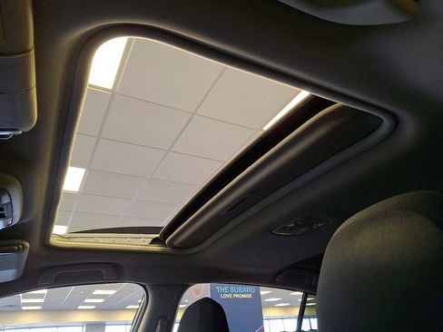 Used 2023 Subaru Crosstrek 2.0i Premium image 16