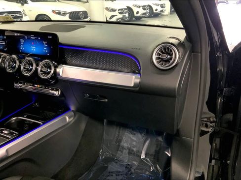 Used 2025 Mercedes-Benz GLB 35 AMG 4MATIC image 17