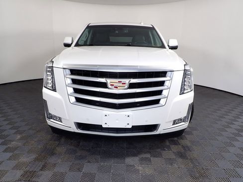 Used 2016 Cadillac Escalade Luxury image 10