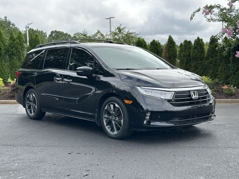 Used 2023 Honda Odyssey Elite image 2