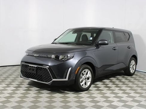 Used 2023 Kia Soul LX w/ Option Group 015 FWD image 3