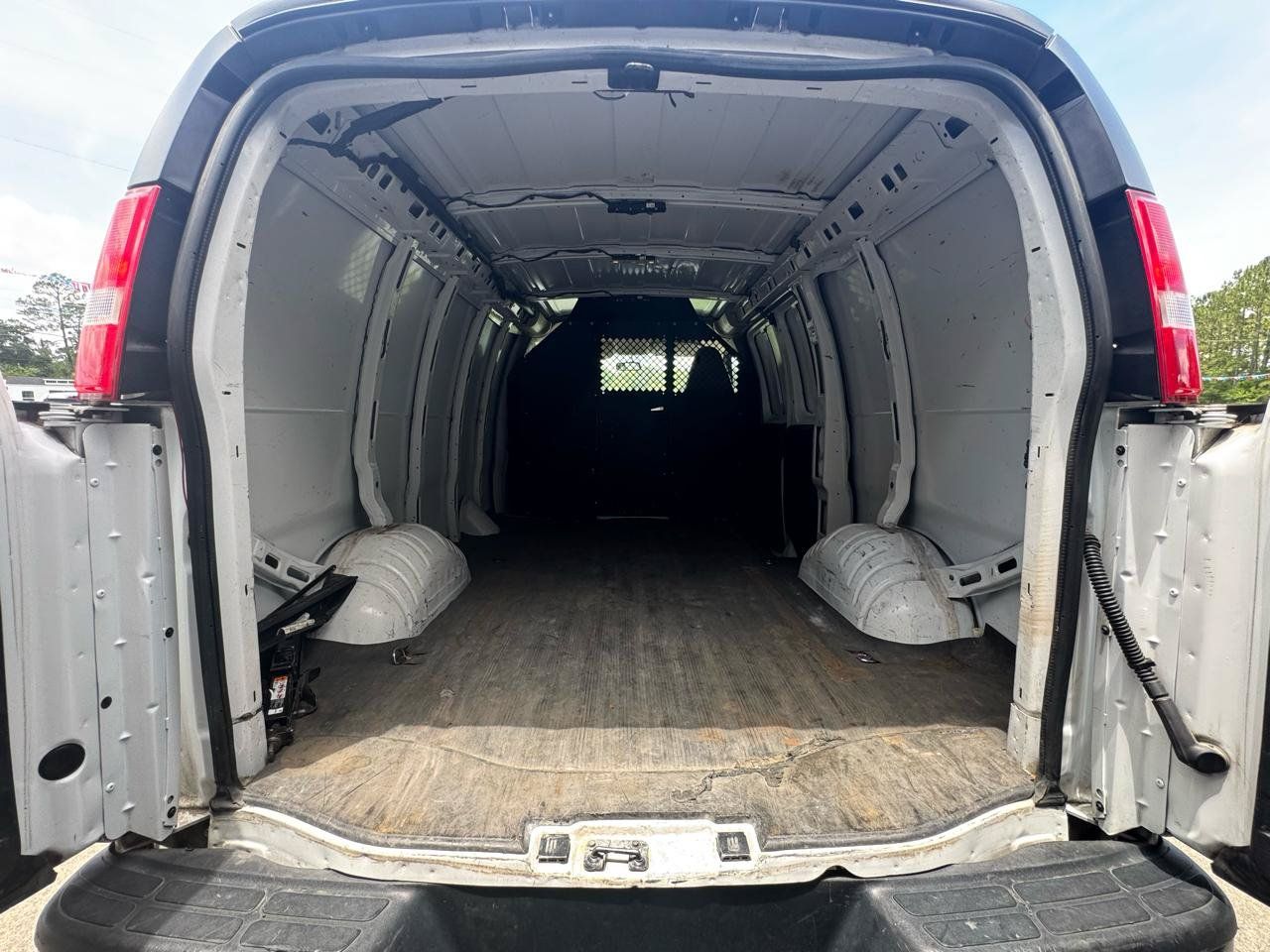 Used 2021 Chevrolet Express 2500 RWD image 11