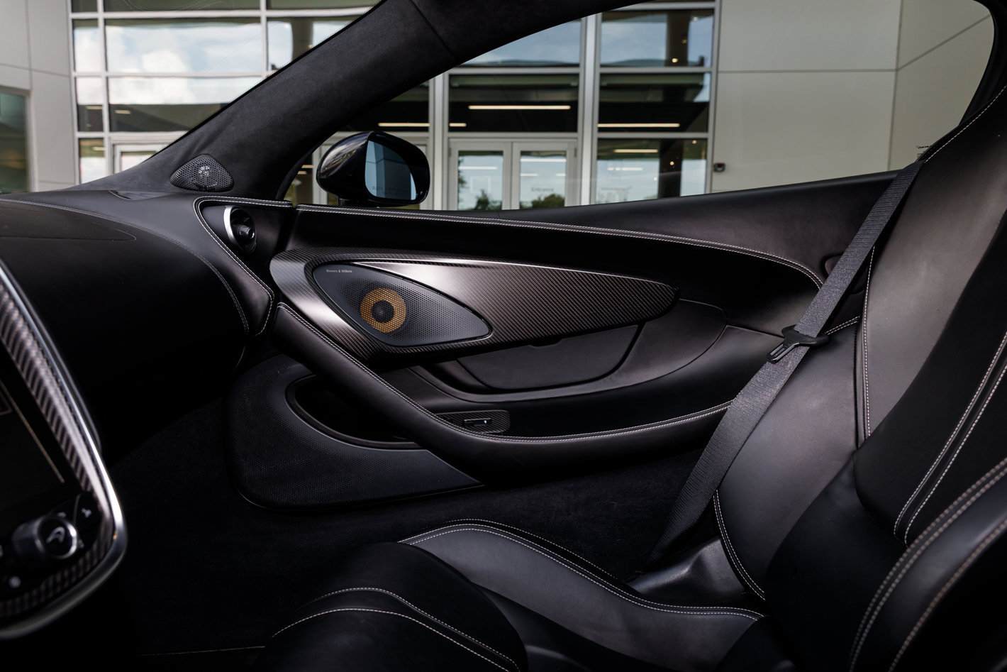 Used 2018 McLaren 570S RWD image 18