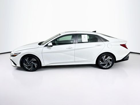 Used 2025 Hyundai Elantra SEL FWD image 4