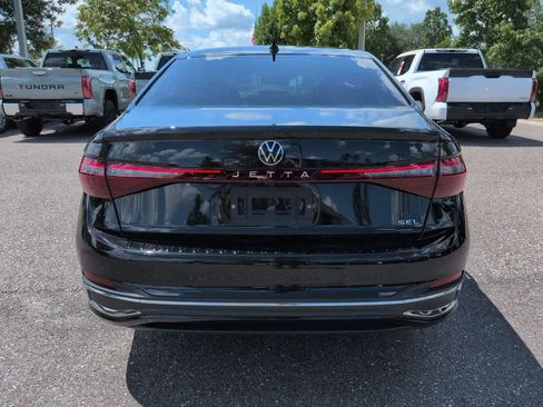 Used 2025 Volkswagen Jetta SEL FWD image 5