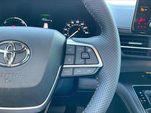 Used 2024 Toyota Sienna XLE Woodland Edition image 24