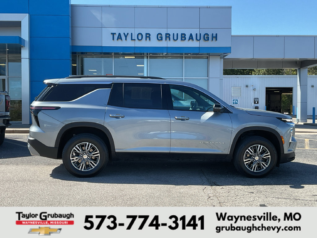 Used 2026 Chevrolet Traverse LT w/ Driver Confidence Package AWD/4WD image 1