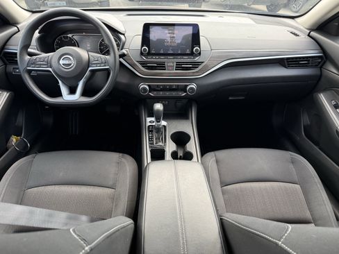 Used 2025 Nissan Altima 2.5 SV image 14