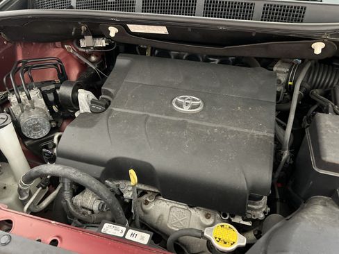 Used 2014 Toyota Sienna XLE w/ Entertainment Package FWD image 28