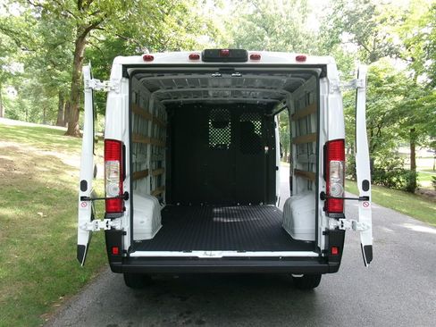 Used 2025 RAM ProMaster 2500 w/ U-Haul Equipment Group FWD image 33
