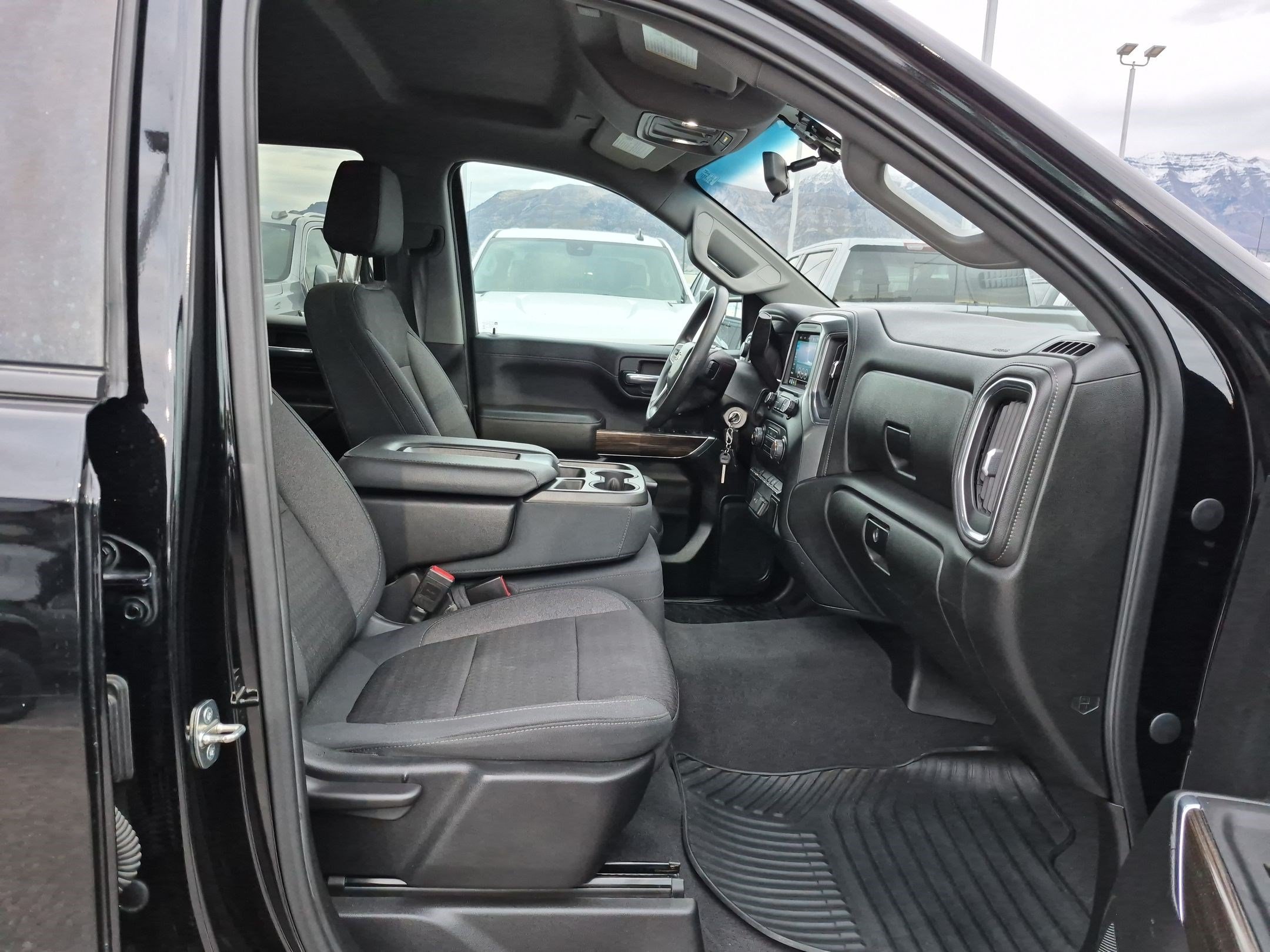 Used 2020 Chevrolet Silverado 1500 LT AWD/4WD image 29