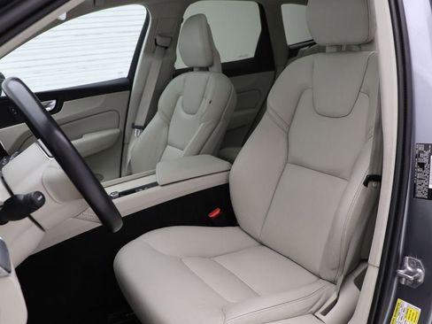 Used 2018 Volvo XC60 T6 Momentum w/ Vision Package image 16