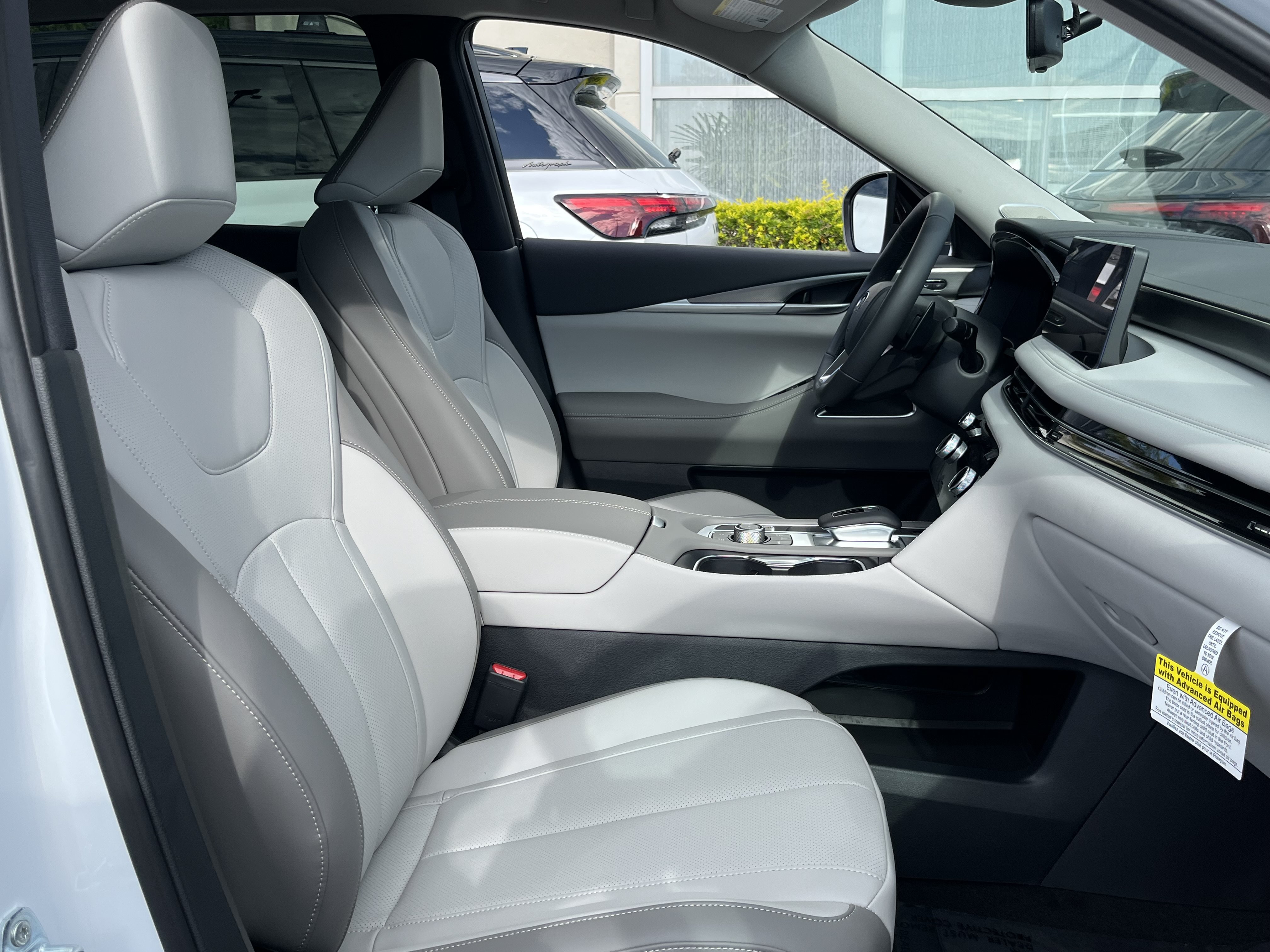 New 2027 INFINITI QX60 Luxe w/ Cargo Package FWD image 22