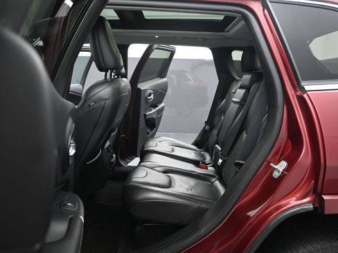 Used 2019 Jeep Cherokee Overland AWD/4WD image 15