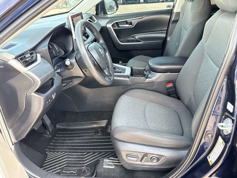 Used 2024 Toyota RAV4 XLE AWD/4WD image 11