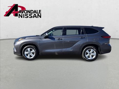 Used 2021 Toyota Highlander LE image 3