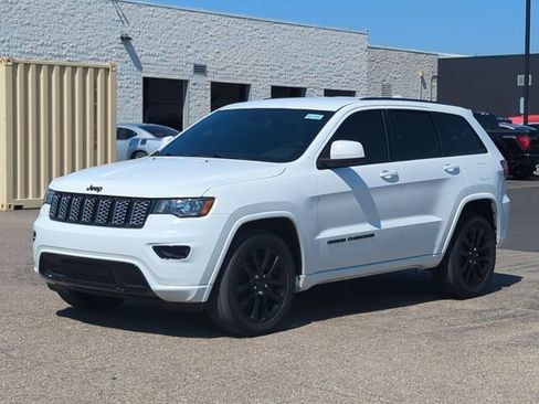 Used 2019 Jeep Grand Cherokee Altitude AWD/4WD image 7