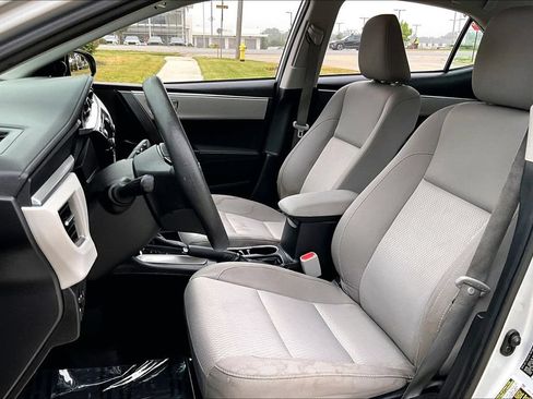 Used 2015 Toyota Corolla LE FWD image 15