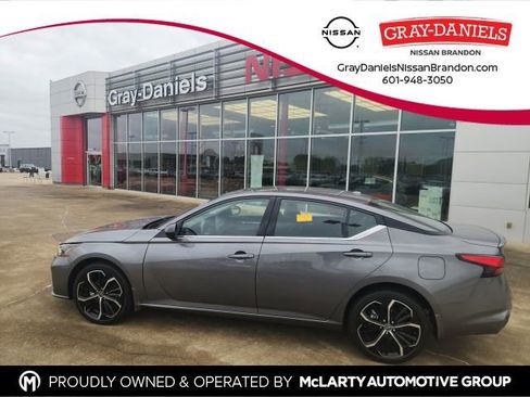 Certified 2024 Nissan Altima 2.5 SR w/ SR Premium Package image 1