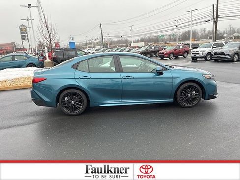 Certified 2025 Toyota Camry SE image 6