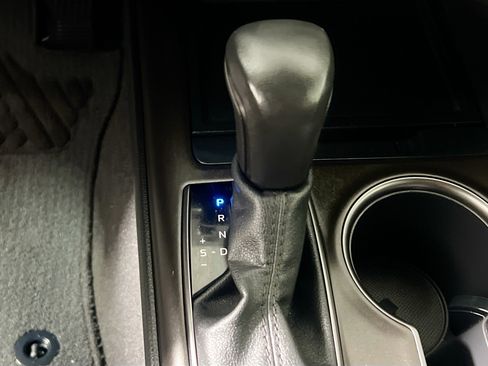 Used 2022 Toyota Camry SE image 25