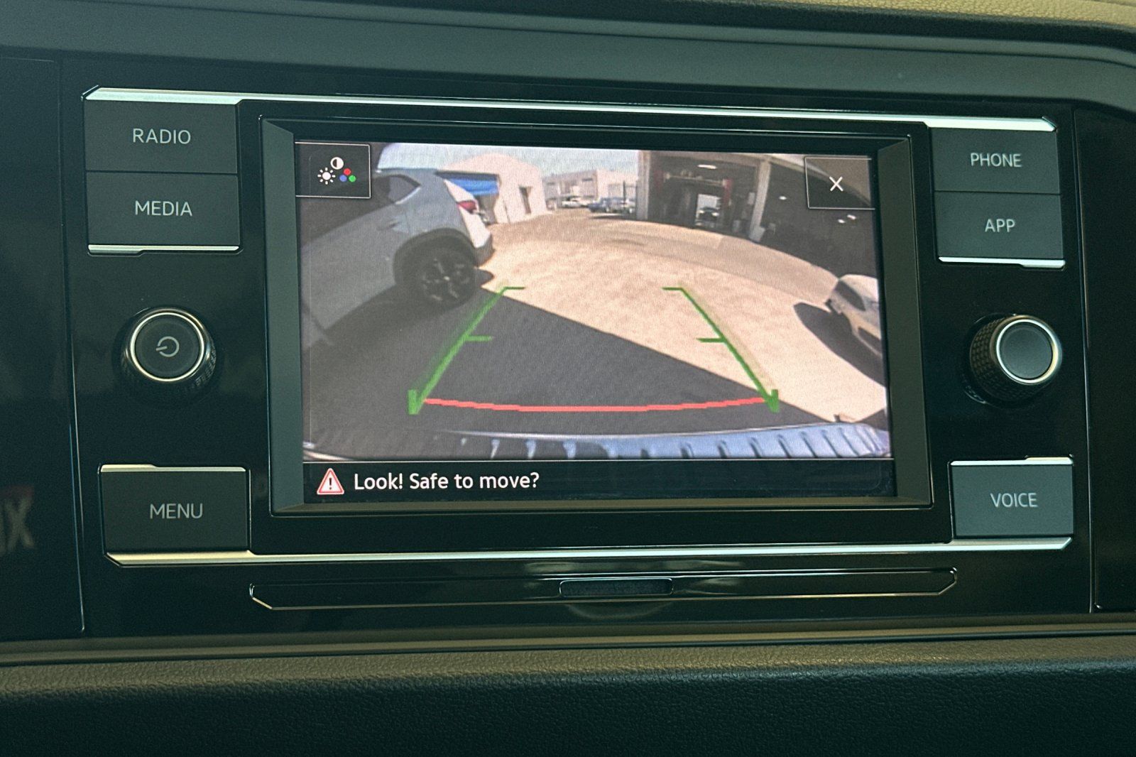 Used 2024 Volkswagen Jetta SE w/ Panoramic Sunroof Package FWD image 18