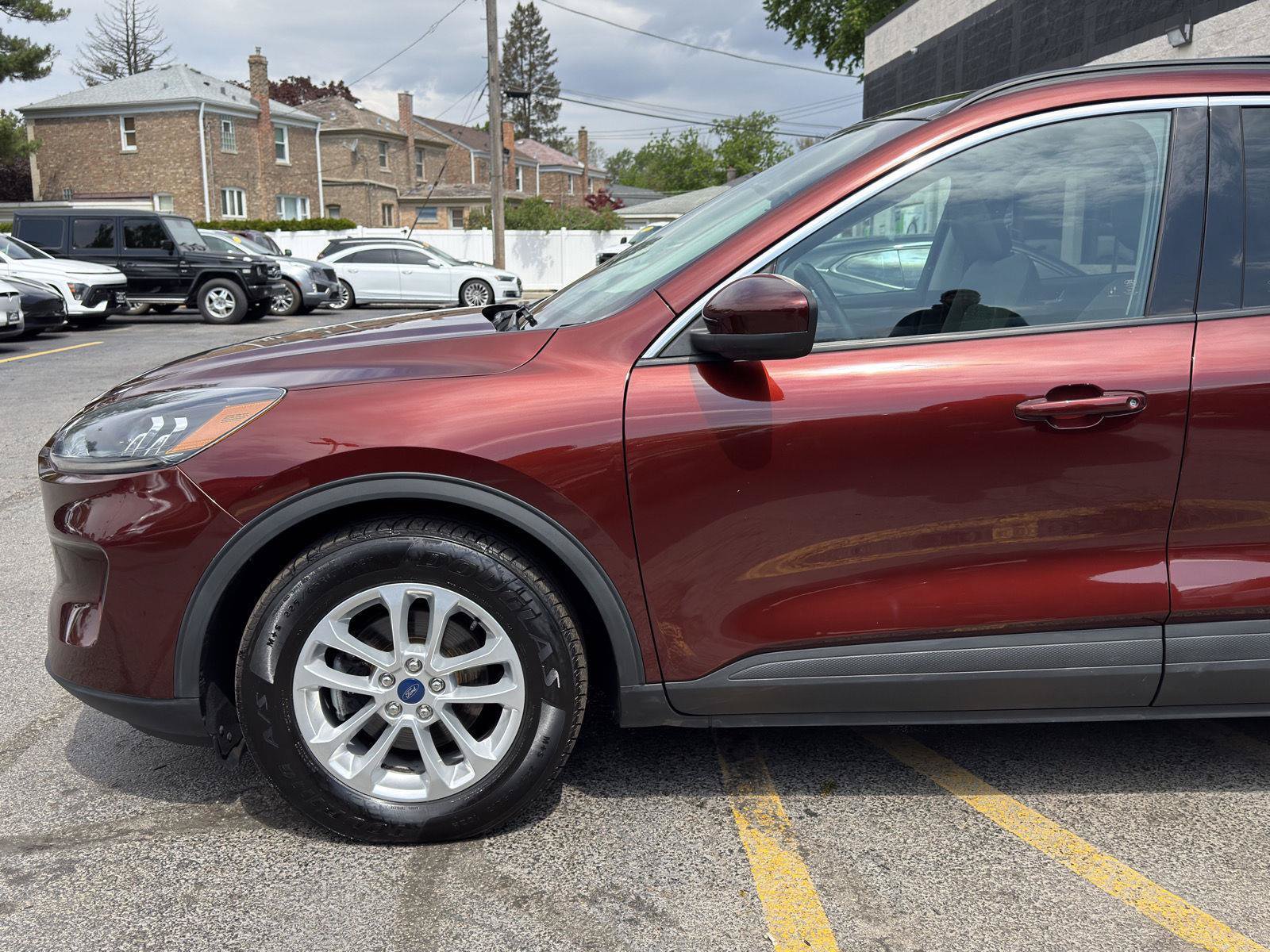Used 2021 Ford Escape SE w/ Cold Weather Package FWD image 3