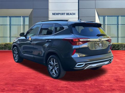 Used 2021 Kia Seltos EX image 3