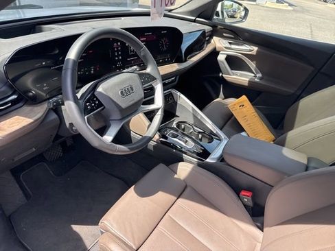 Used 2025 Audi Q5 Premium Plus w/ Premium Plus AWD/4WD image 10
