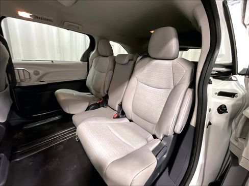Certified 2024 Toyota Sienna LE image 15