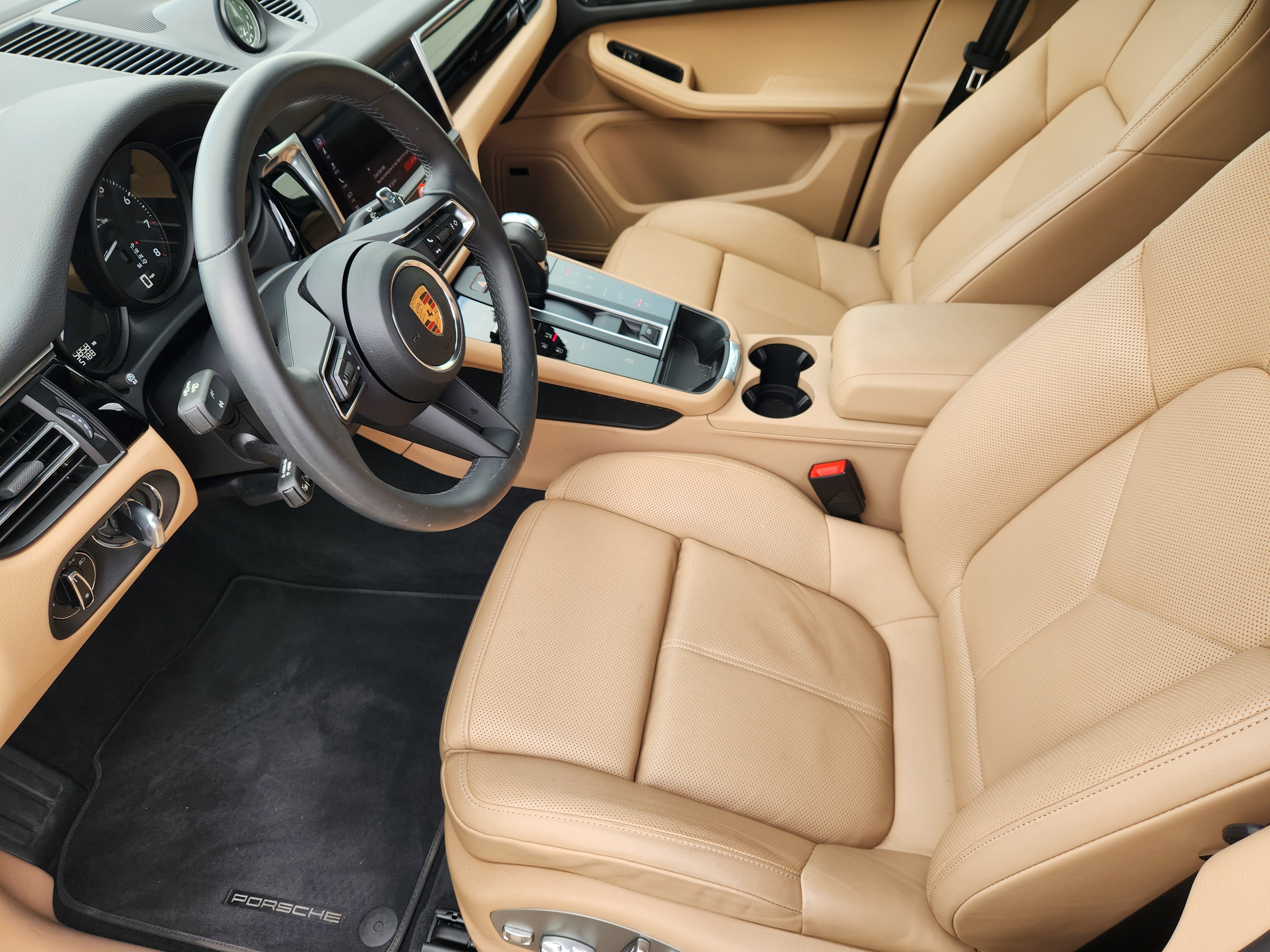 Certified 2026 Porsche Macan AWD/4WD image 15