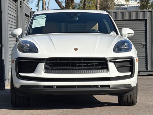 Certified 2022 Porsche Macan AWD/4WD image 11