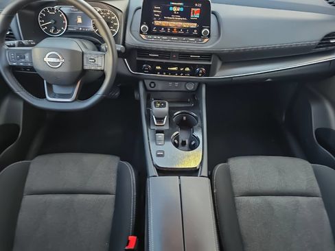 Used 2025 Nissan Rogue SV FWD image 9