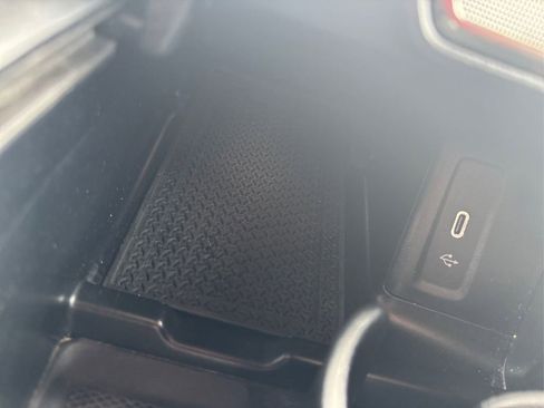 Used 2023 Mercedes-Benz GLC 300 image 38