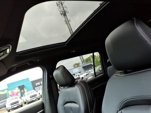 New 2025 Jeep Grand Cherokee L Limited w/ Black Appearance Package image 7